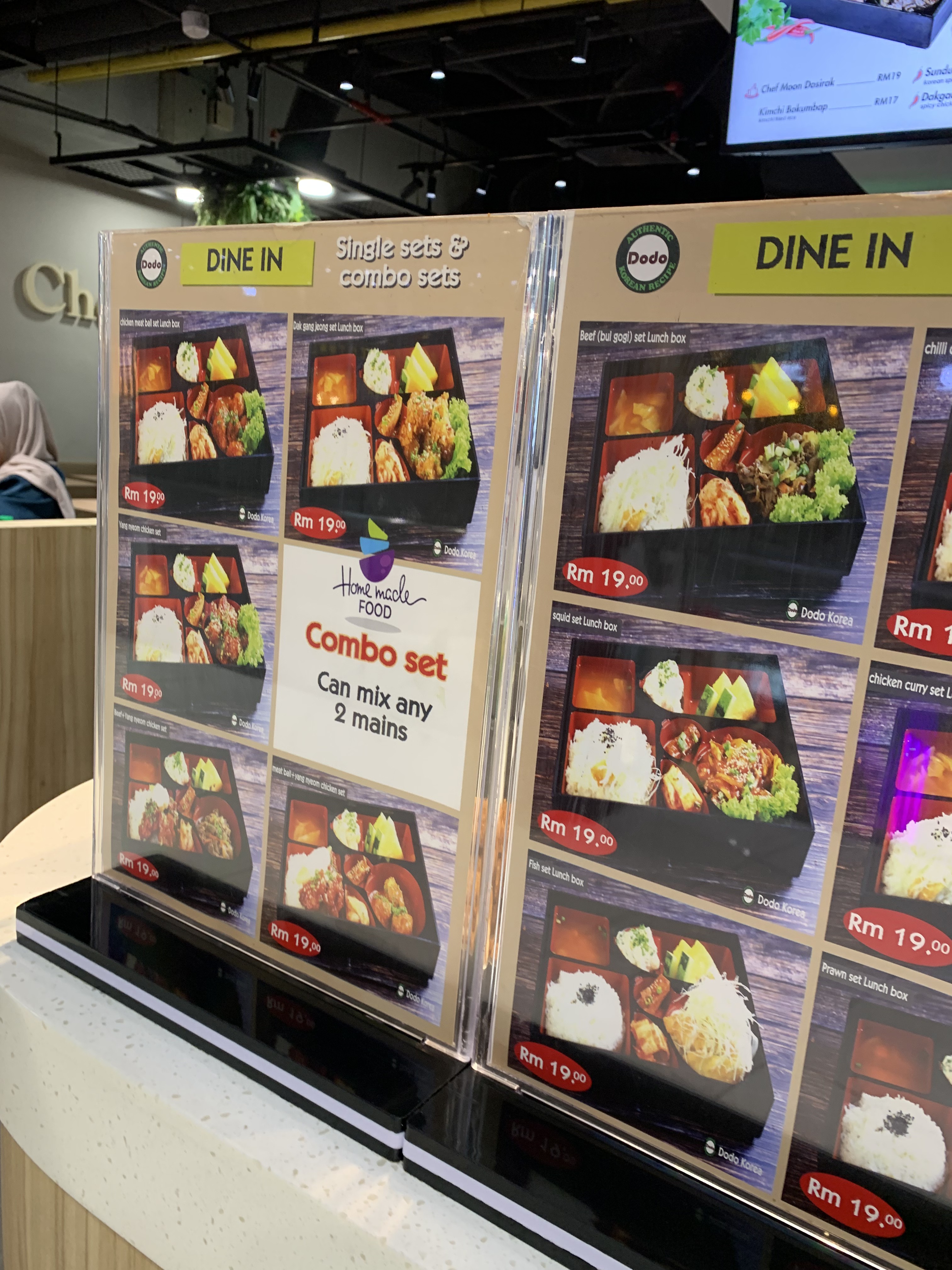Papan menu paket