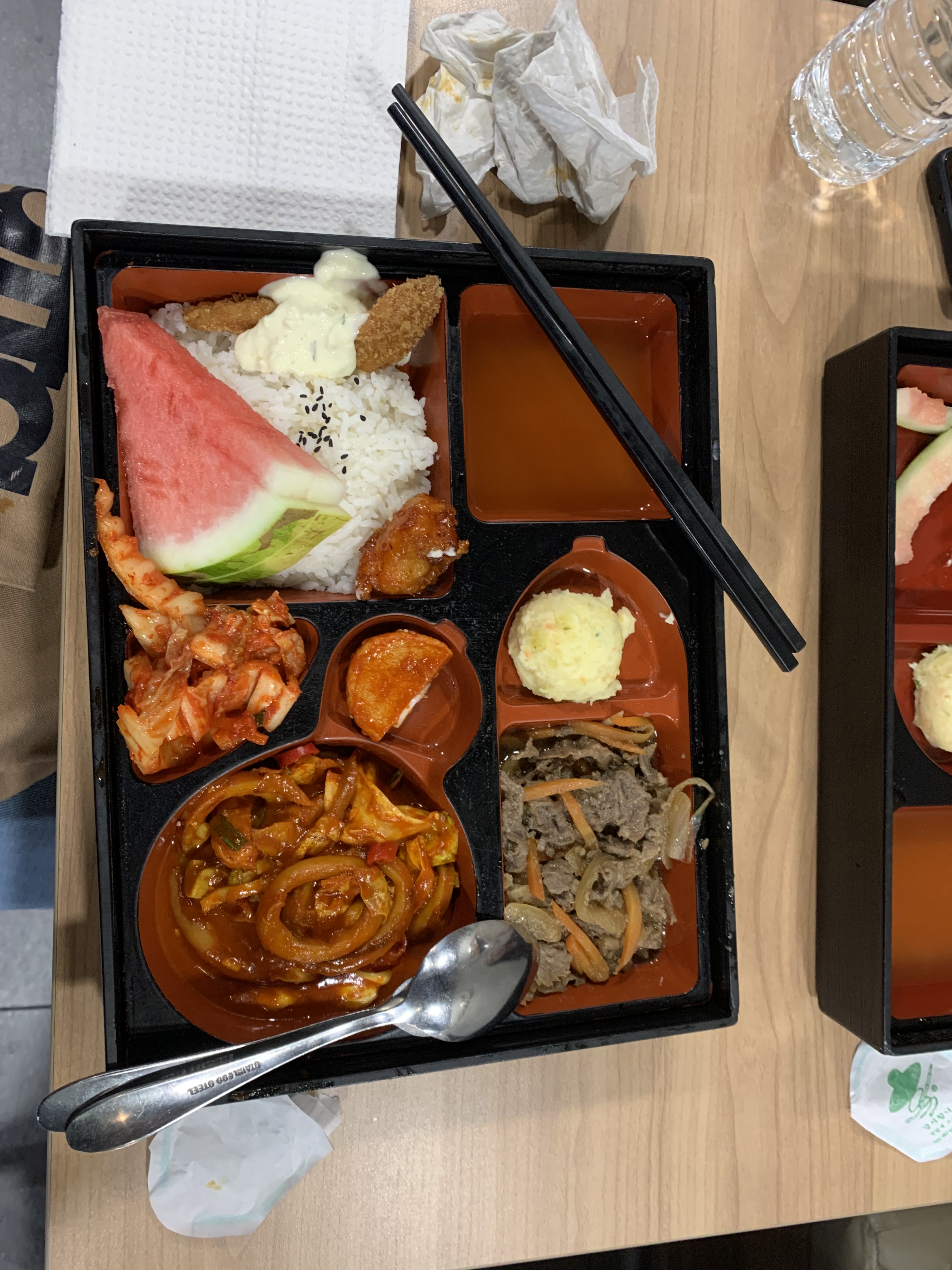 Tray makananku dengan 2 lauk - beef dan sotong