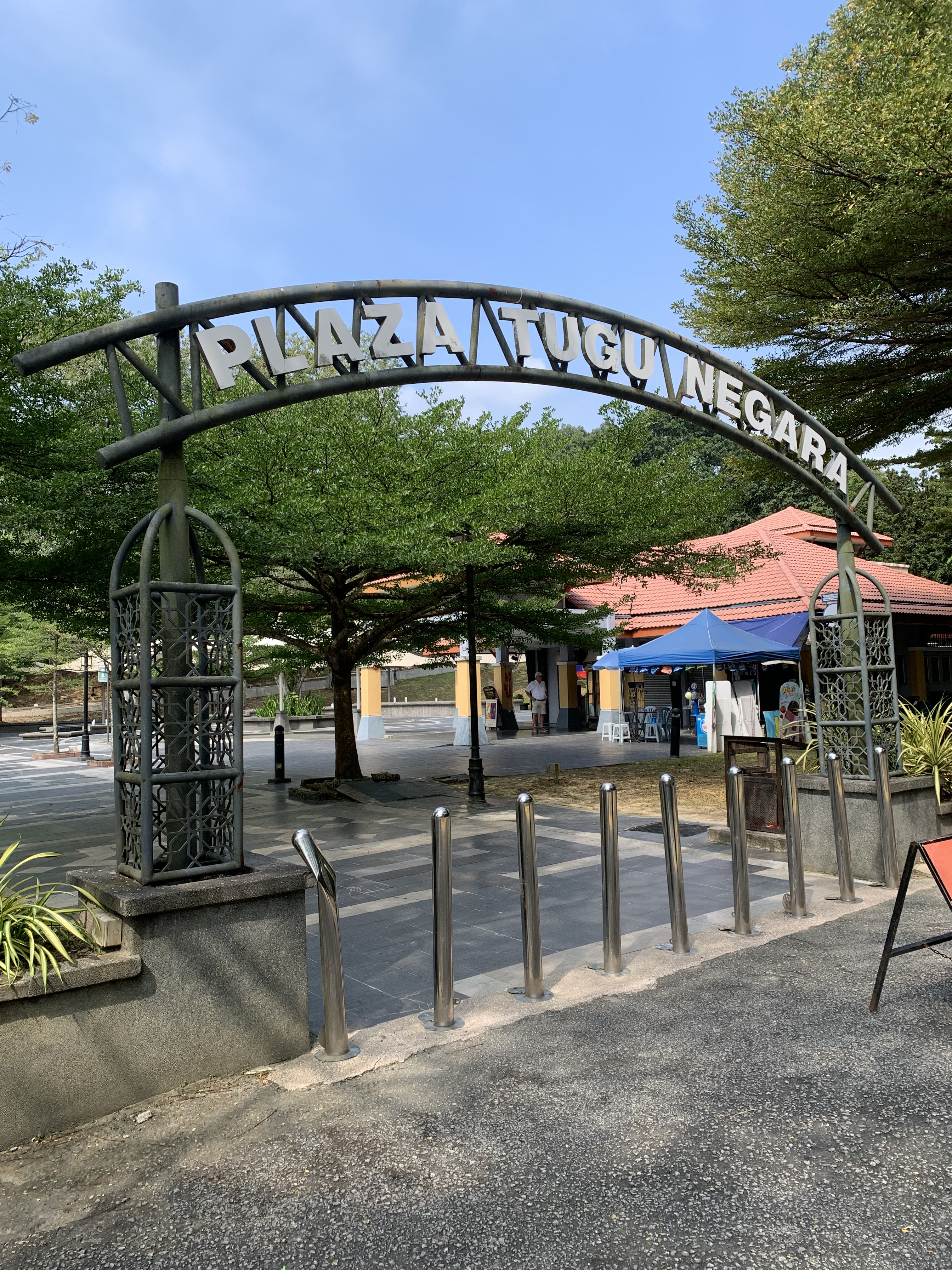 Pintu masuk Plaza Tugu Negara