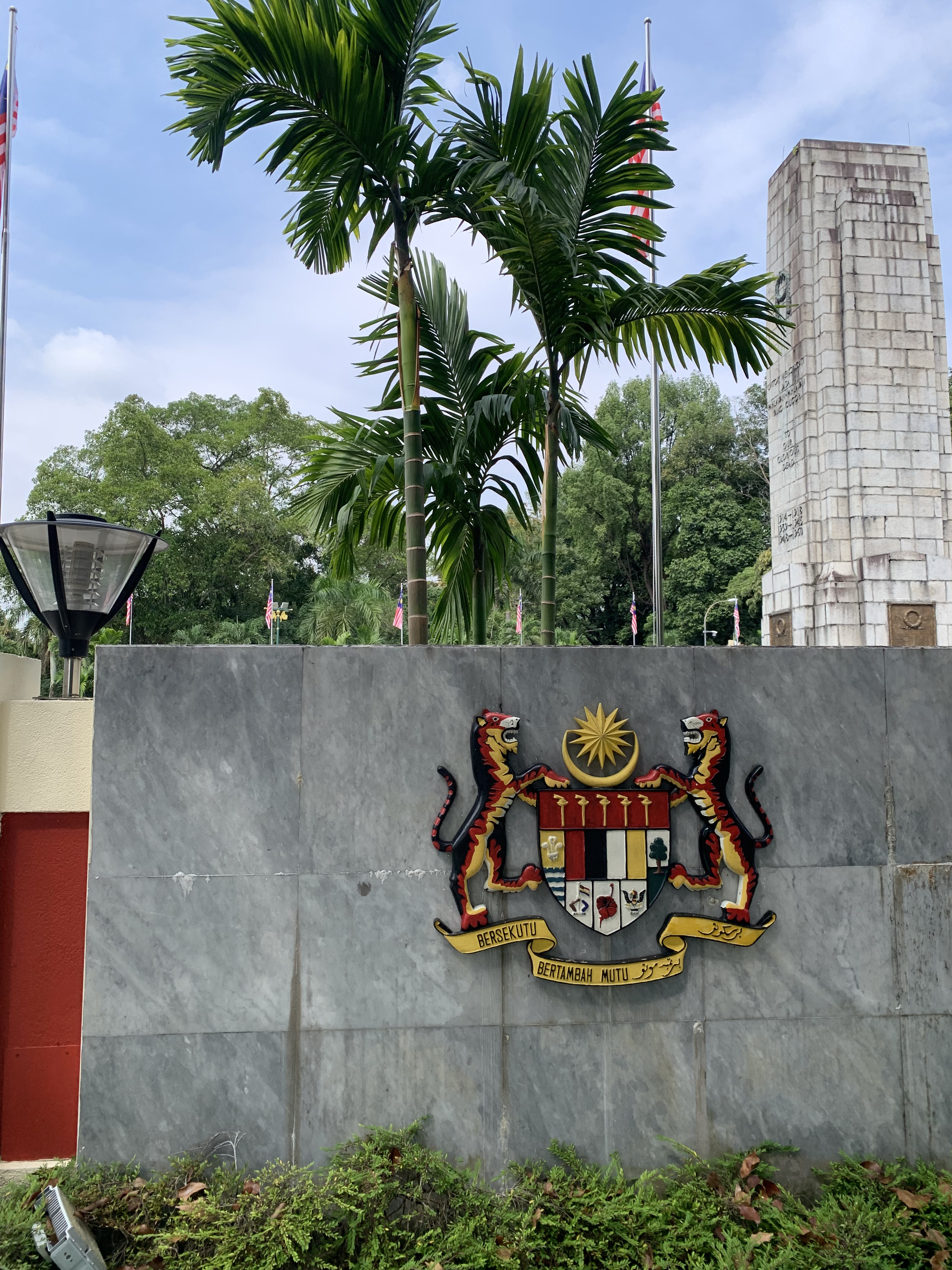 Tangga akses dari Plaza
